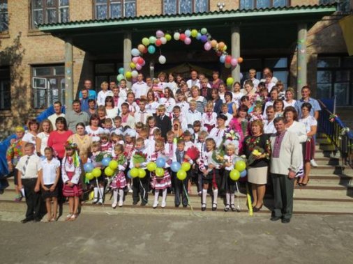 Юрій Корнєв: “Віримо, що дитячий сміх ще довго лунатиме в стінах Червоноярської школи”