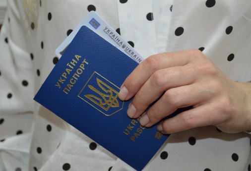 ​На Кіровоградщині 380 громадян одночасно оформили ID-картку і закордонний паспорт